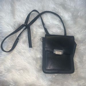 Black cross shoulder bag